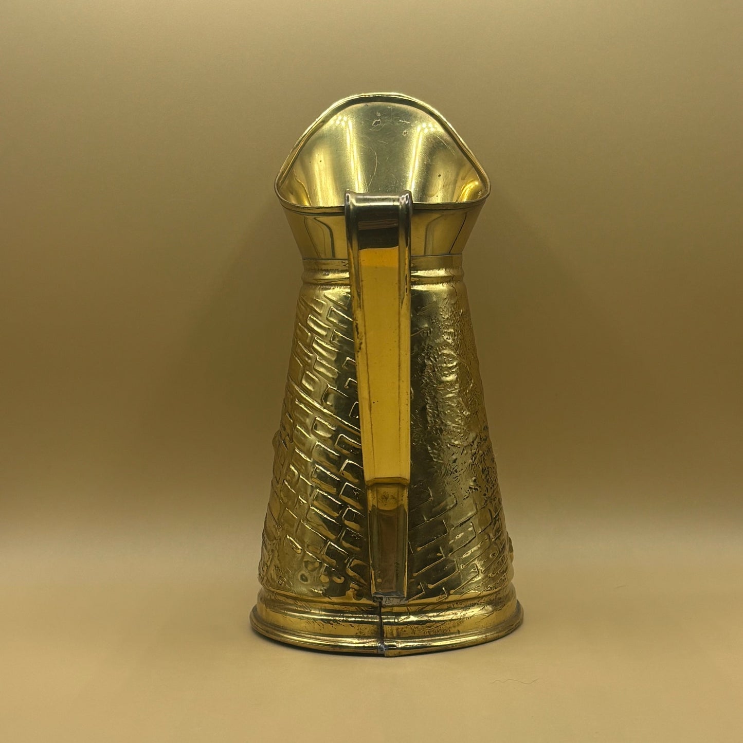 VTG English Tavern Scene Hammered Metal Pitcher - Gold Patina