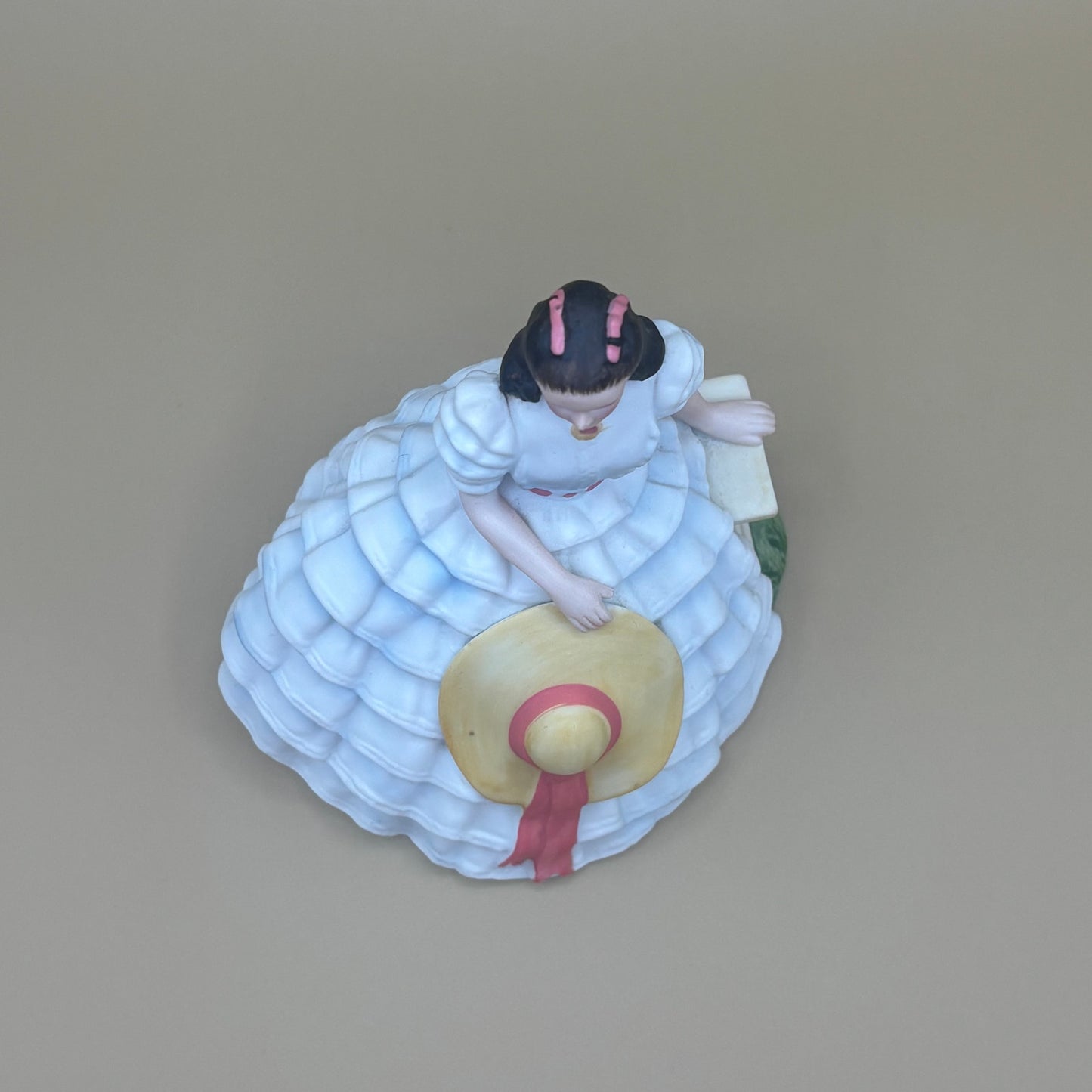 1983 Avon Gone with the Wind Scarlett O'Hara Figurine
