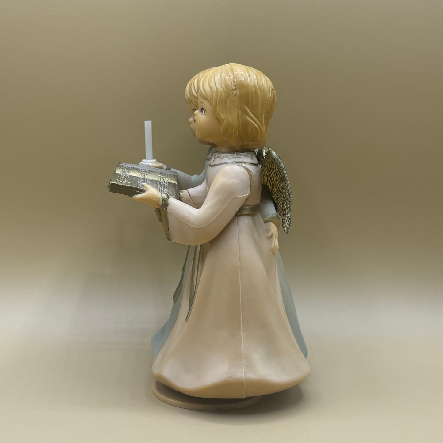1981 Merton Co Christmas Caroling Angels Musical Figurine