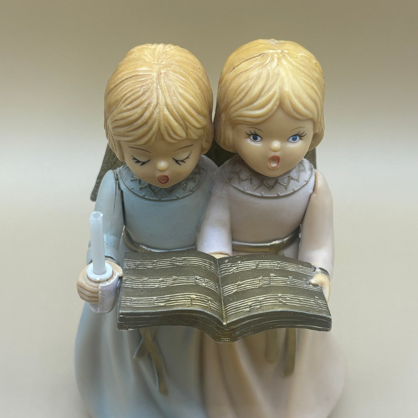 1981 Merton Co Christmas Caroling Angels Musical Figurine